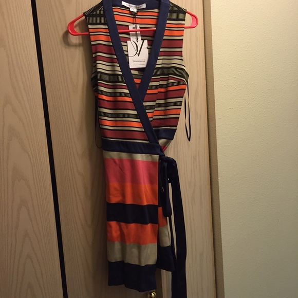 DVF sleeveless classic wrap dress - Picture 1 of 4