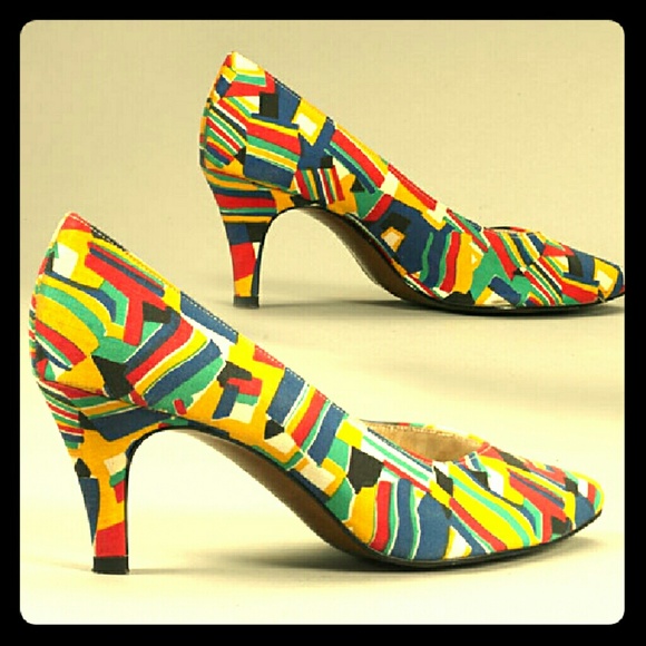 Multicolor fabrric & heels in excellent condition.