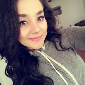 Meet your Posher, Manuela