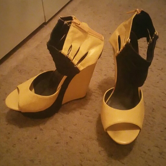 Black and yellow Wedges.