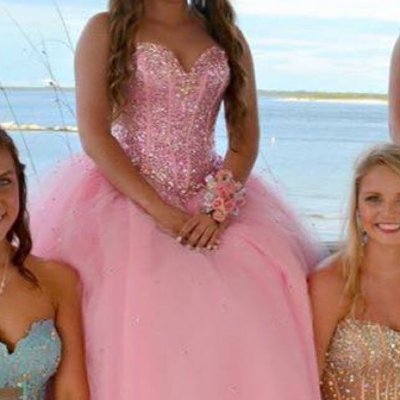 PROM DRESS - Picture 1 of 2