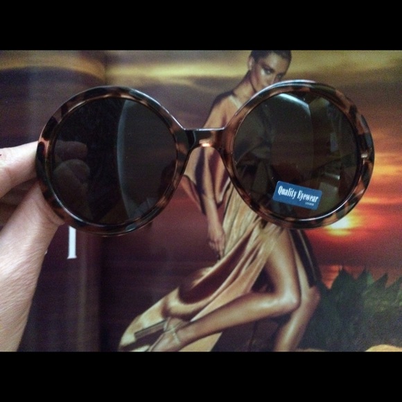 ❌sold❌New round lens oversized tortoise sunglasses - Picture 2 of 4