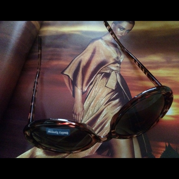 ❌sold❌New round lens oversized tortoise sunglasses - Picture 3 of 4