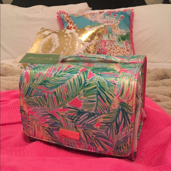⛔️SOLD⛔️NWT Lilly Pulitzer travel makeup case
