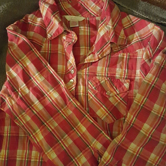 Western style pearl snap made by Arizono