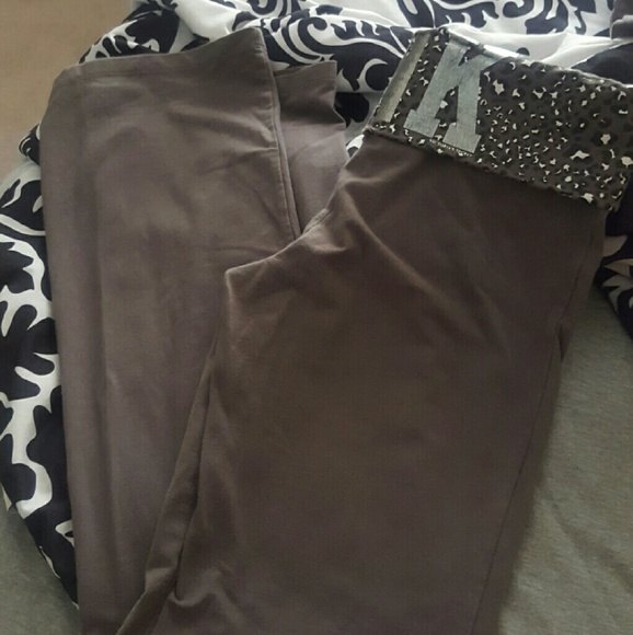 OFFER!  Rarer VS Cheetah Grey BOOTCUT Yogas