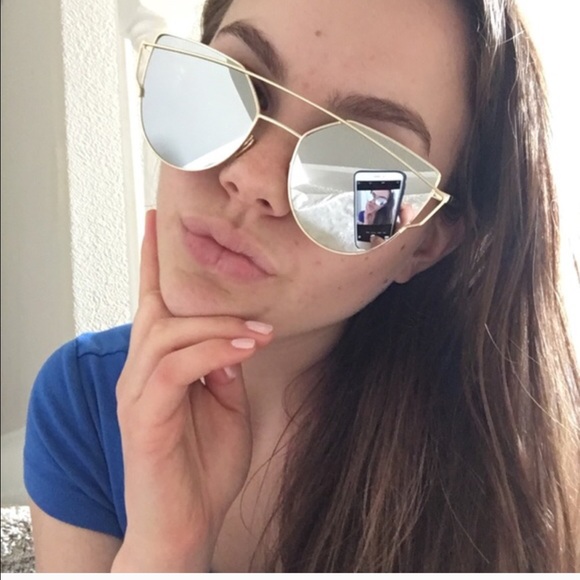 ✨SALE✨ Pink Gold Winged Reflective Sunglasses - Picture 3 of 3