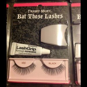 2sets of eyelashes with adhesive&applicator