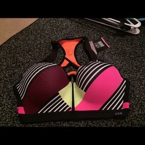 NWT Victoria secrets sports bra