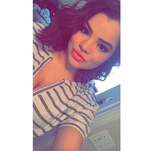 Meet your Posher, Thalia