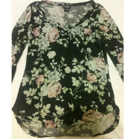 Long Sleeve V-Neck Bundle!! - Picture 3 of 3