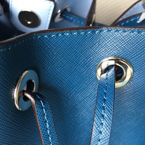 Michael Kors Greenwich Medium Bucket Bag - Picture 4 of 4