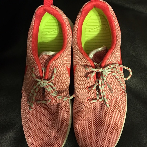 Women's Nike shoes sz 9.5