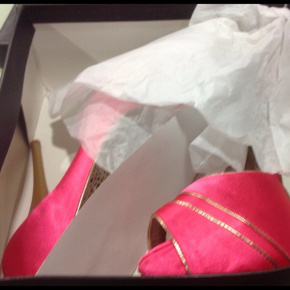 Bebe pink high heel shoes never been worn