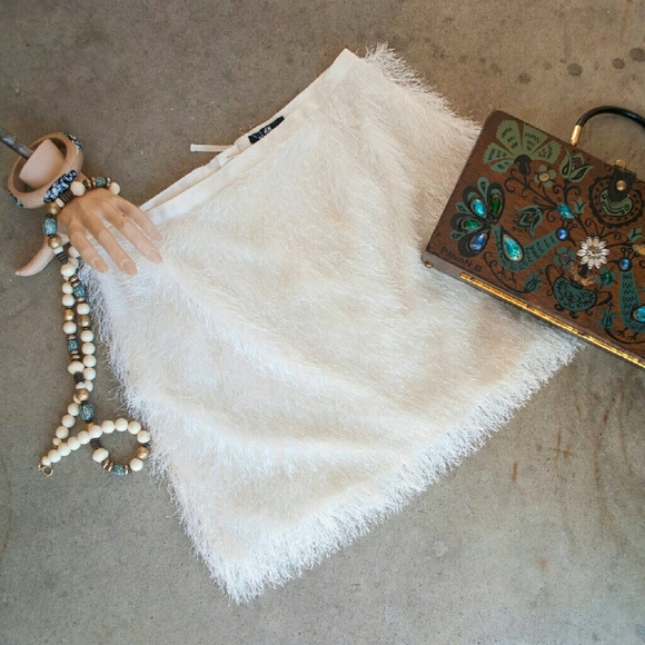 H & M . eggshell fringe mini . size 10