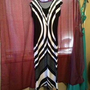 Super cute black and white maxi!