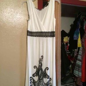 White and black low cut dress worn once