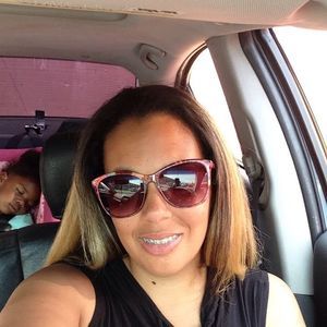 Meet your Posher, Leslie