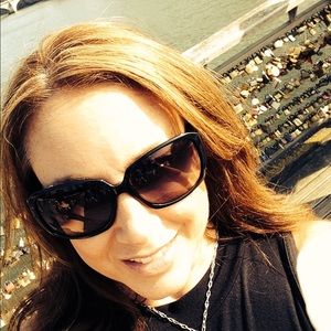 Meet your Posher, Monique