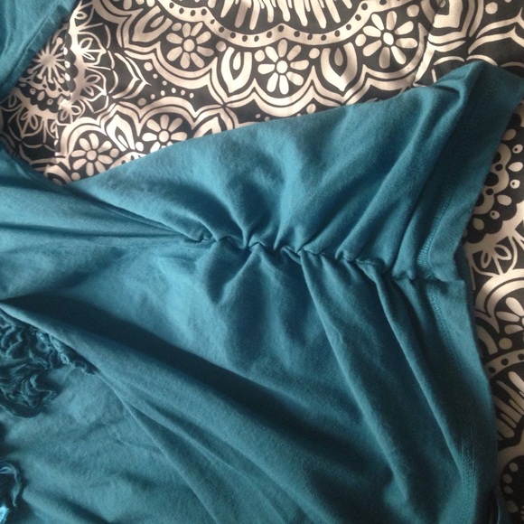Detailed Top - Picture 2 of 2