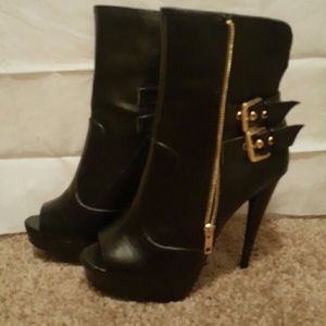 Shoedazzle Lakyn Black Ankle Bootie Heel