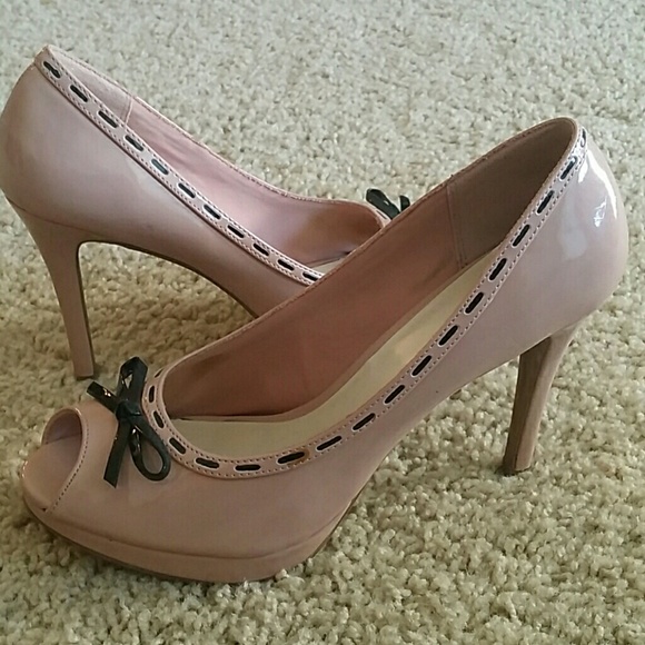 Open toe pink shoes