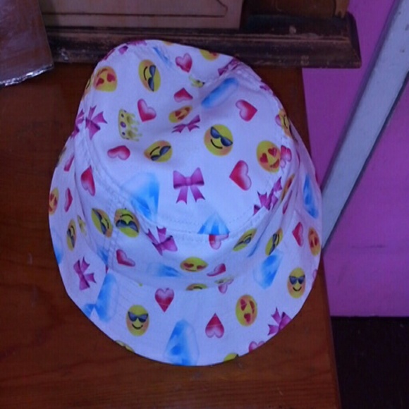 Brand new emoji bucket hat