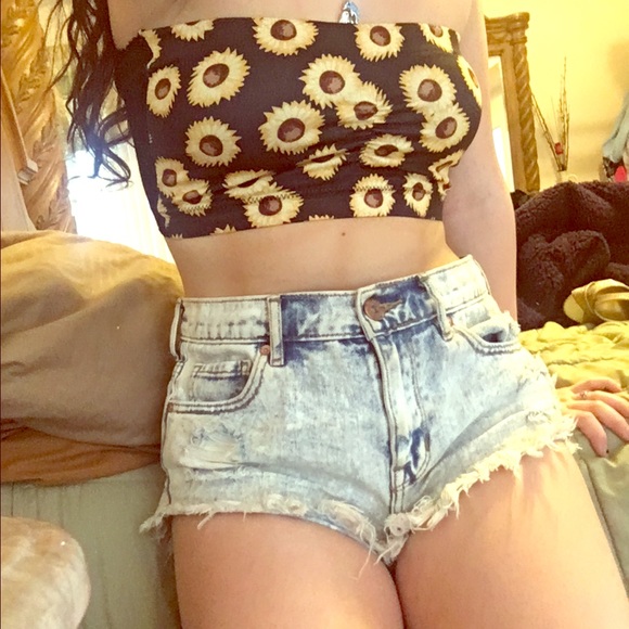 Urban Outfitters daisy bandeau