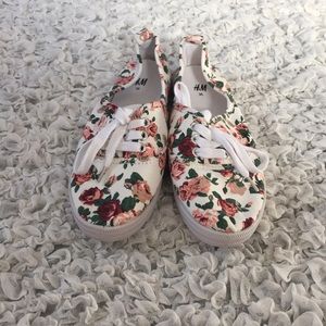 FLORAL PRINT SHOES!