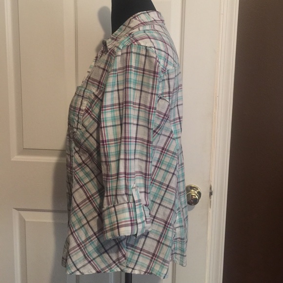 ❌❌Sold❌❌NWT Torrid. Light plaid shirt. - Picture 3 of 4