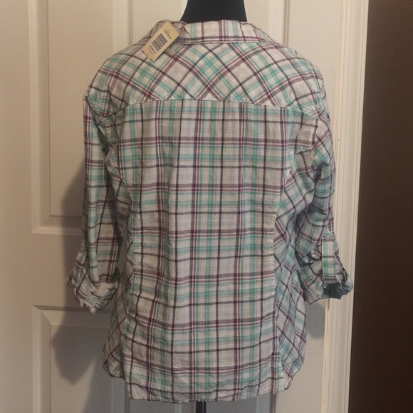 ❌❌Sold❌❌NWT Torrid. Light plaid shirt. - Picture 4 of 4