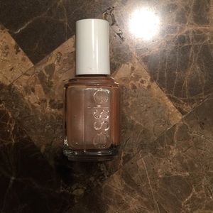 Essie nail polish "keno Taupeo"