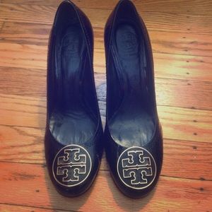 Mint Condition Tory Burch Black Patent Wedges sz 8