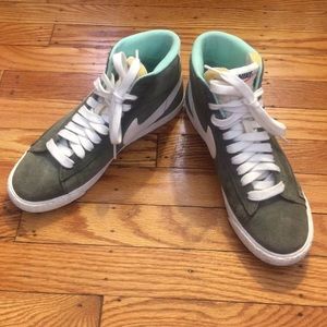 Jcrew exclusive Nike high tops - olive suede sz 8