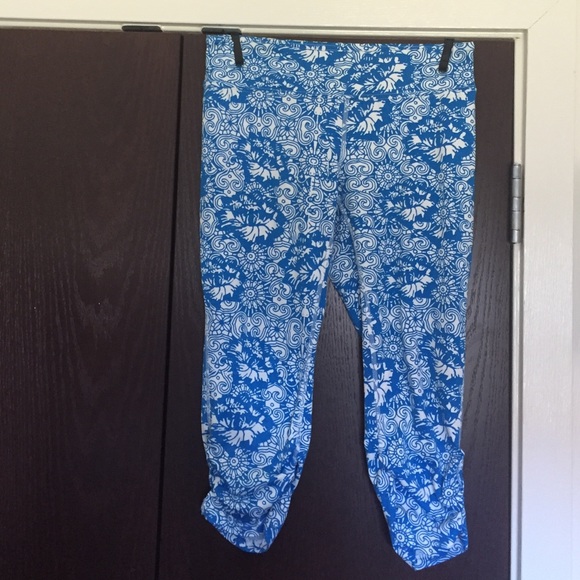 AFG Crop Leggings Size Small