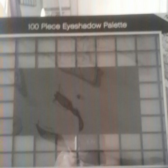 100 piece eye shadow - Picture 1 of 1