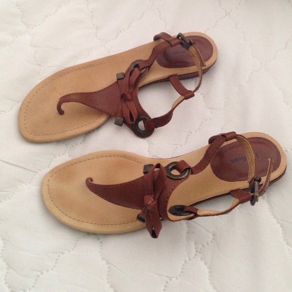 Women's L.L. Bean leather thong sandals
