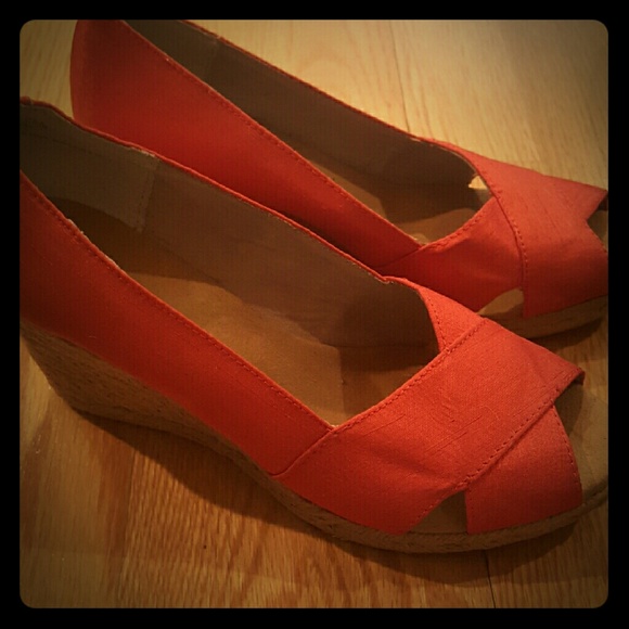 Shoes - Picture 1 of 2