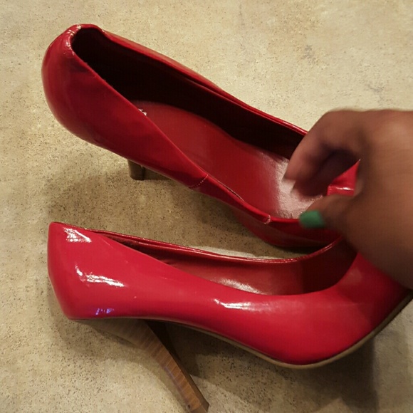 Red heels - Picture 2 of 2