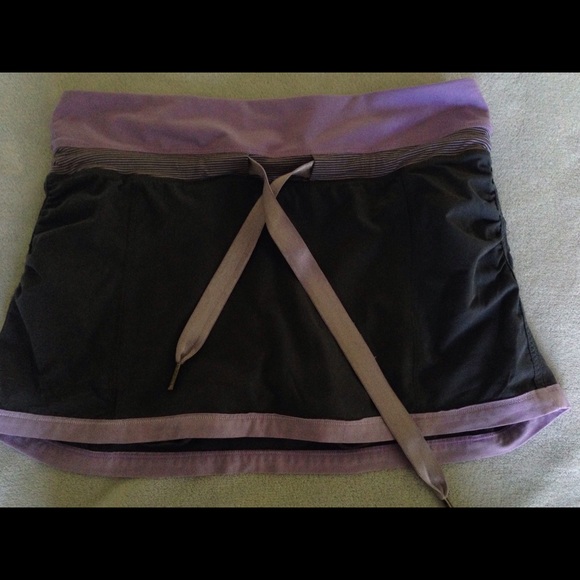 Lululemon size 4 skirt
