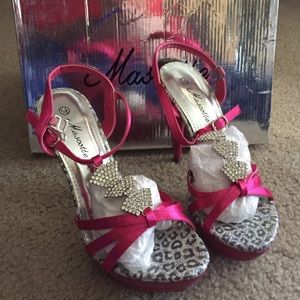 Fushia/Hot pink heels!