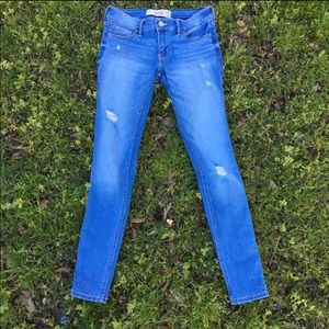 Distressed skinny jeans