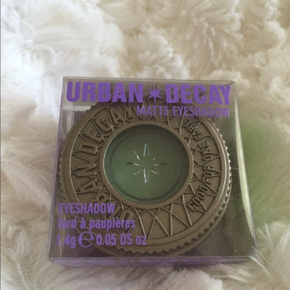 Urban decay 'Chronic' eyeshadow. New in box ❤️