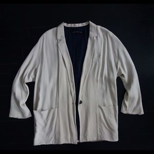 Cream colored loose fitting blazer from Zara