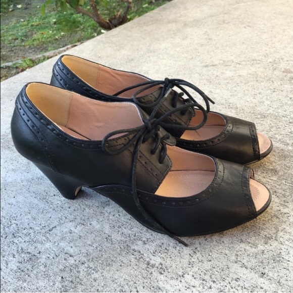 Shoes - Black Lace Up / Peep Toe Oxford Pump