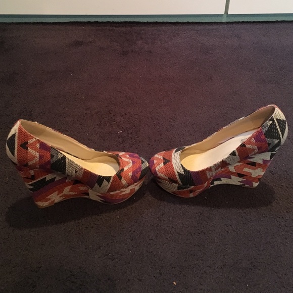 Tribal pattern wedge heels - Picture 3 of 3