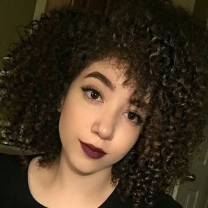 Meet your Posher, Briana