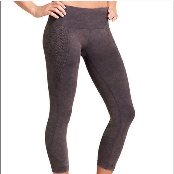 Athleta Re-charge sun faded  Capri- shale