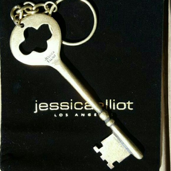 Oversized 'Key To My Heart' Keychain/Bag Charm - Picture 2 of 3