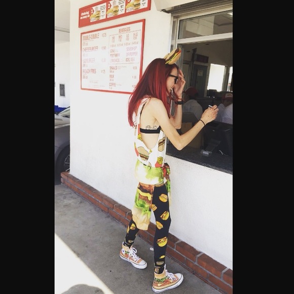 Hi! I'm Kelly :-) - Picture 4 of 4